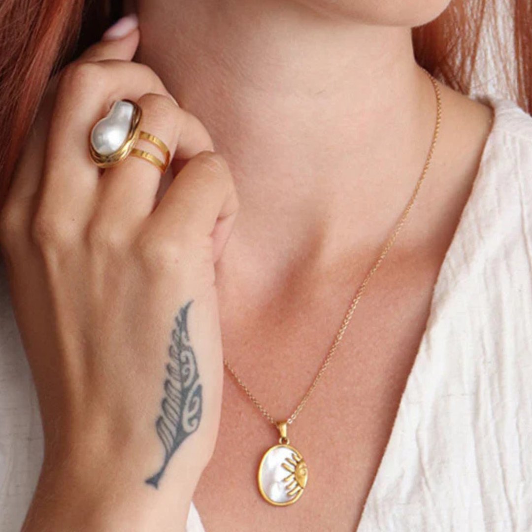STELLA PENDANT NECKLACE